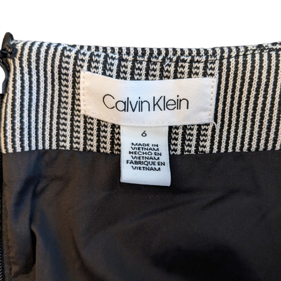CALVIN KLEIN | Double-Button Pencil Skirt Size (6) - Picture 4 of 12
